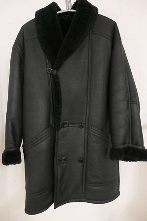 Schwarzer Leder-Mantel