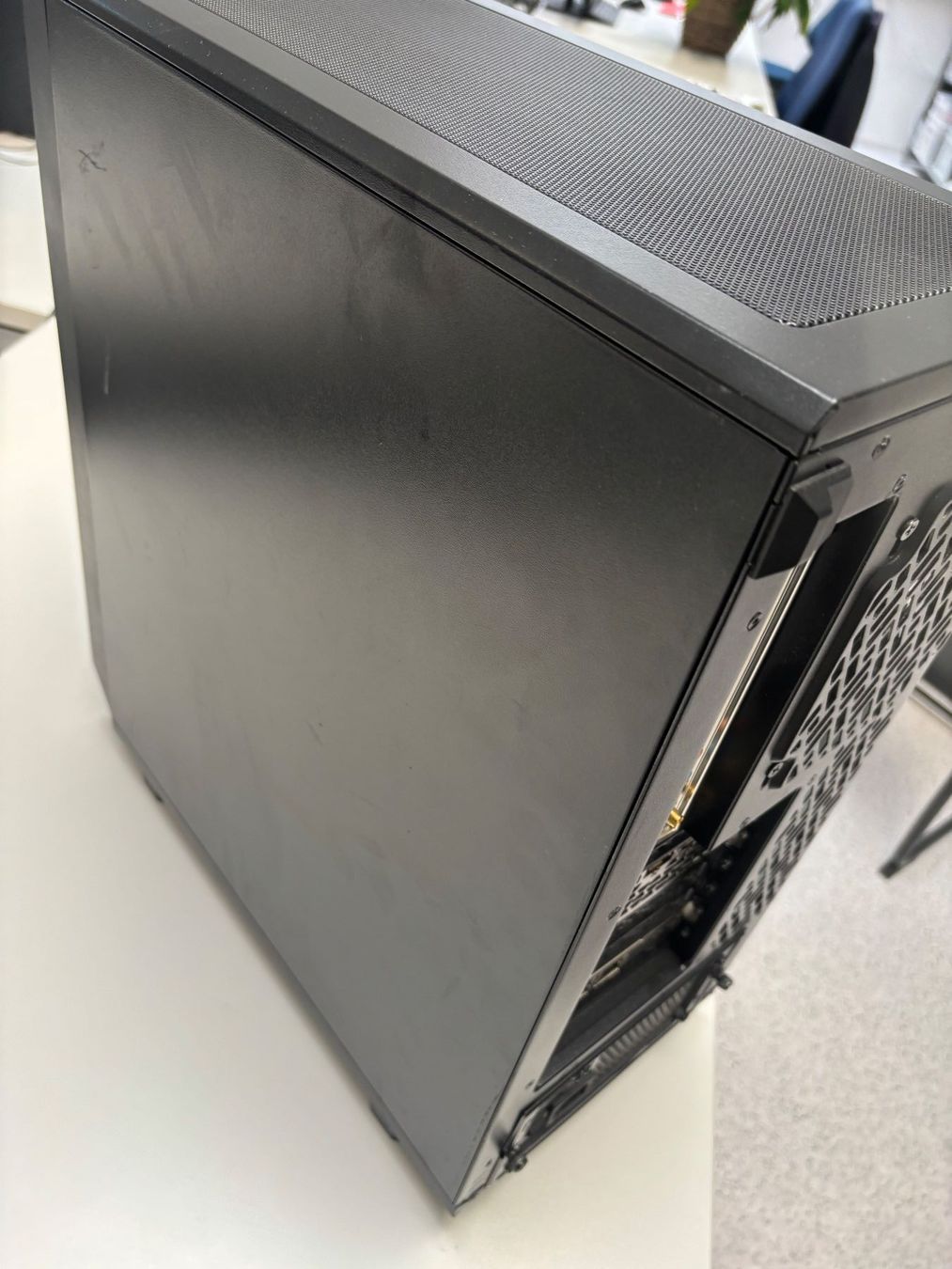 PC: Computer mit Intel i5-12600K und 32GB RAM – Usato da Zürich venduto da mar_hs6l 6