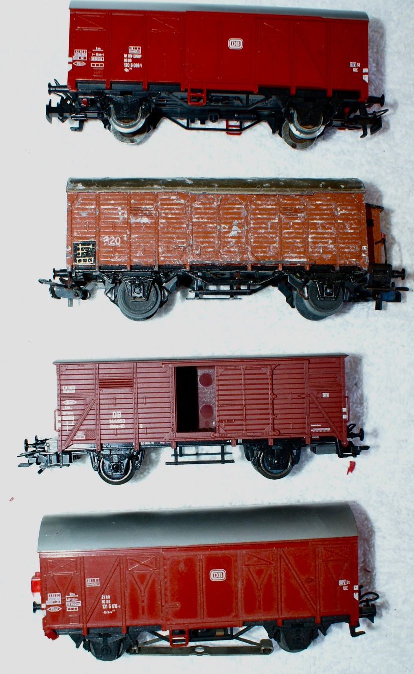 Märklin Modelleisenbahnen: Lot de 4 wagons Marklin avec fin de convoi éclairé – Gebraucht aus Morrens VD von alain50