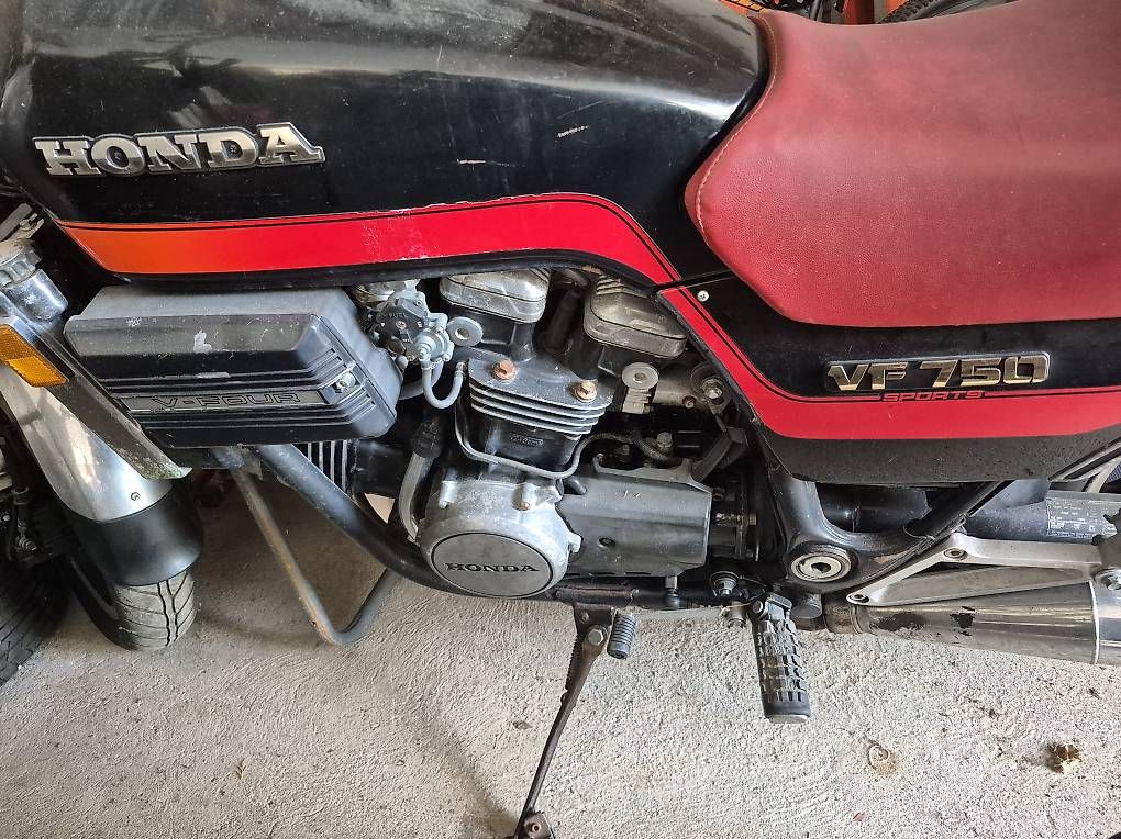 Route: Honda 750 – Défectueux à Le Fuet par Allan18 3