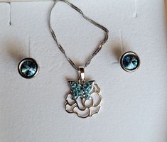 Schmuckset: Kette mit Anhänger und Ohrringe