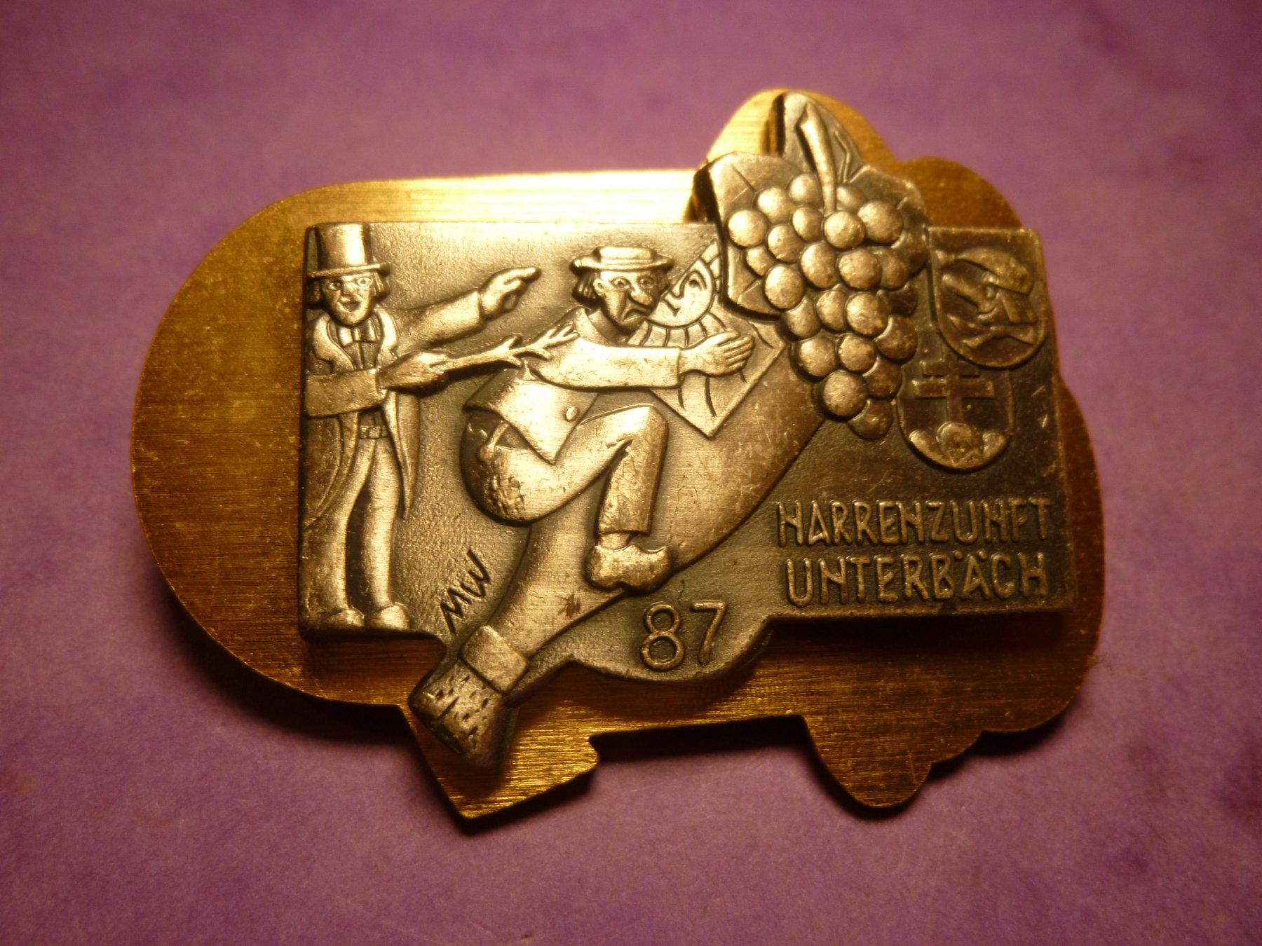 Placchette & Badge: UNTERBÄCH 1987 GOLD – Usato da Ried (Muotathal) venduto da Mandarin02