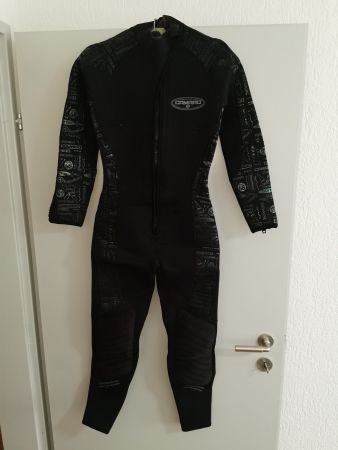 Verkaufe neuwertige Neopren Anzug.
