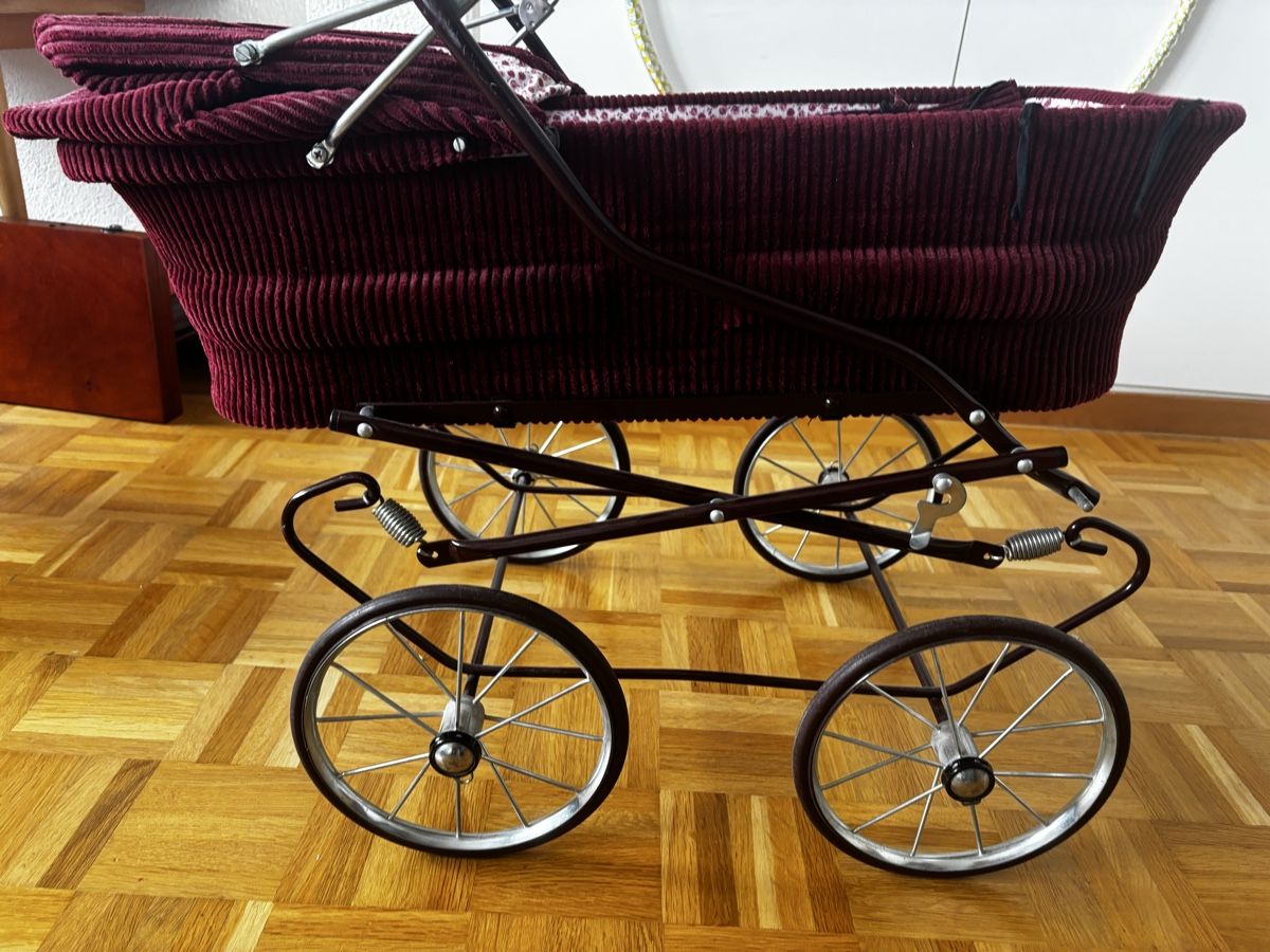 Carrozzine per bambole: Antiker Puppenwagen – Usato da Zürich venduto da CallMeAppetite 6