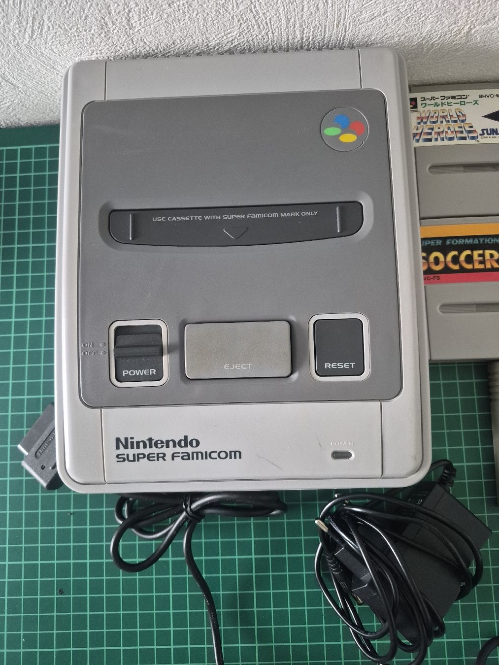Nintendo Console: Nintendo Super Famicom Console, 2 Controllers & 5 Games SNES – Usato da Meyrin venduto da Retro-GZ 2