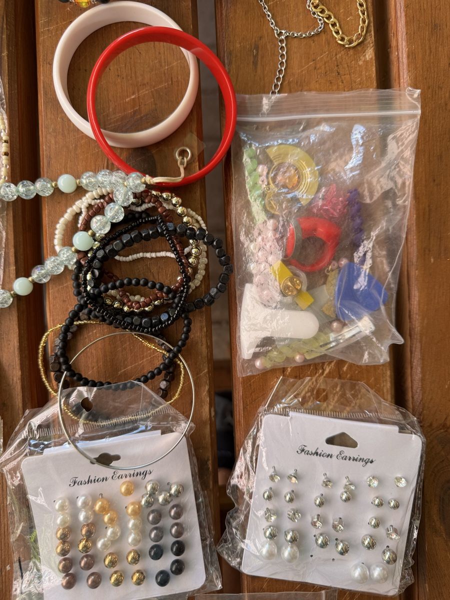 Sonstiger Schmuck: Modeschmuck Konvolut: Ketten, Ohrringe, Ringe, Armbänder – Gebraucht aus Würenlos von Fejzo1987 5