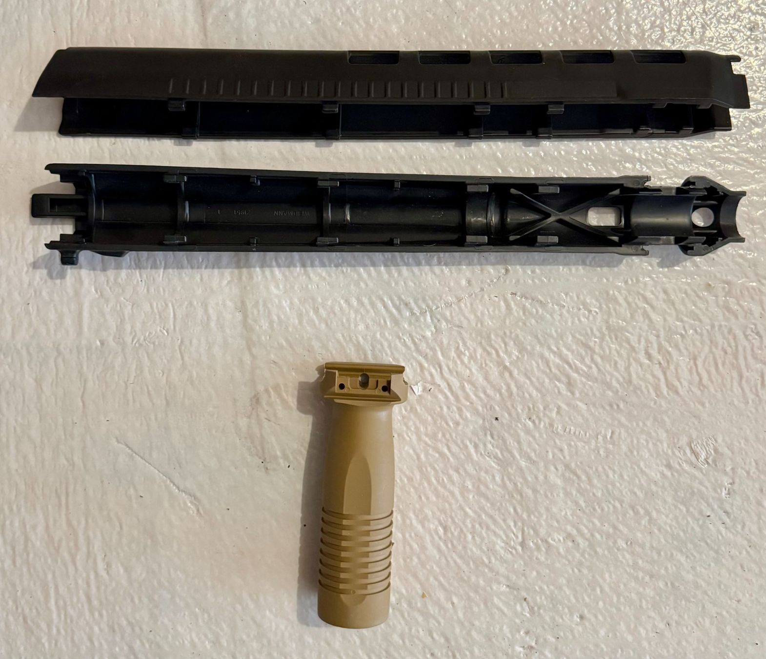 Tiro a segno: SIG 550 handschutz oberteil+unterteil schwarz – Nuovo (secondo la descrizione) da Basel venduto da peterfalk