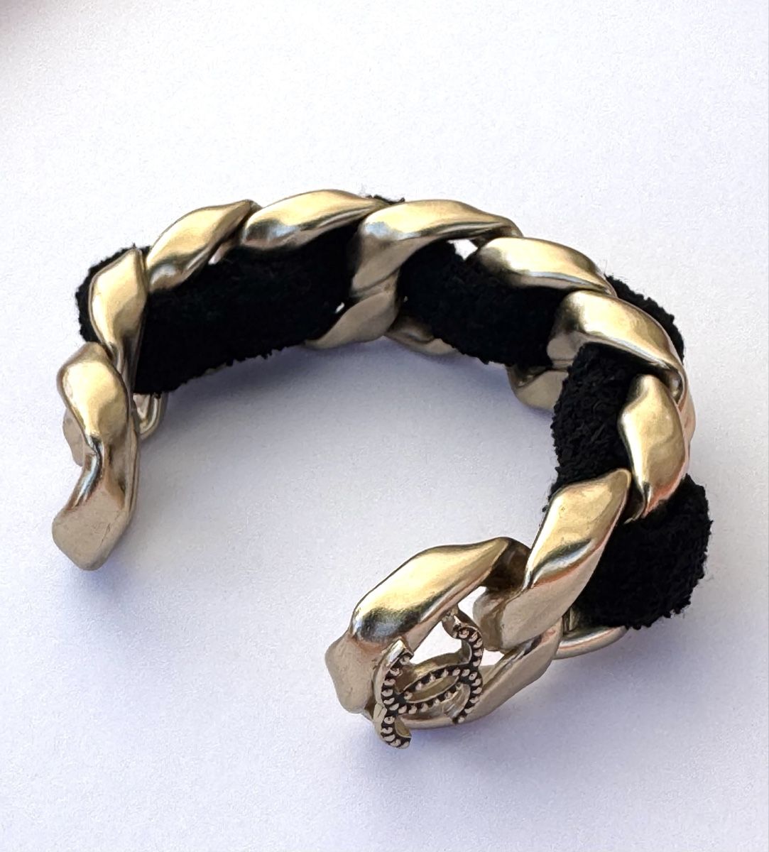 Chanel Bracciali & Braccialetti: Chanel Bangle Black Satin With Light Gold Hardware – Usato da Courtaman venduto da sultan16