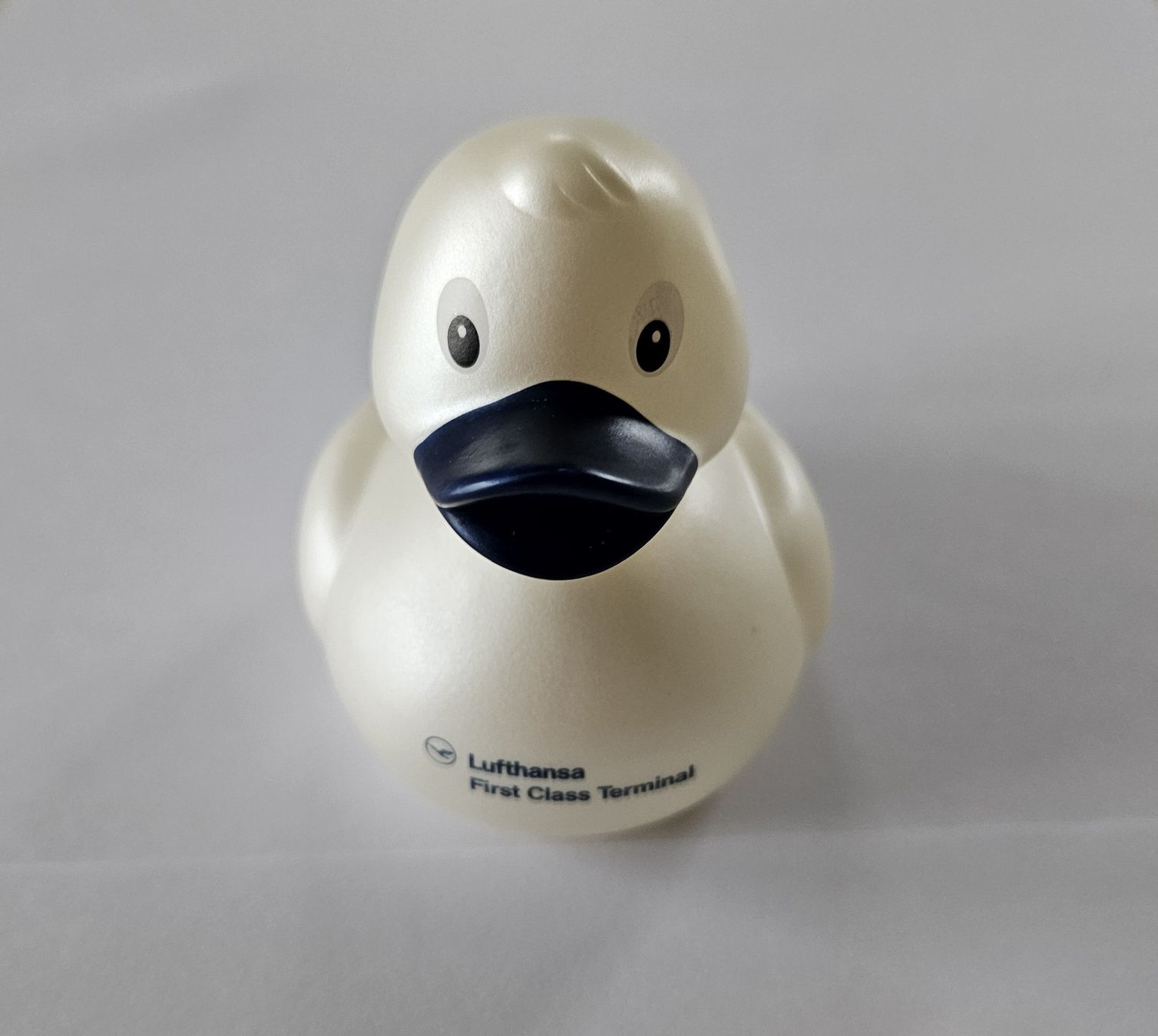 Lufthansa Giocattoli: Lufthansa | Swiss First Class Badeente Gummiente Ente – Nuovo (secondo la descrizione) da Amriswil venduto da Alfaromeo007 4