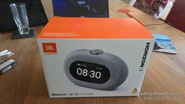 JBL Horizon 3 Grau Radiowecker mit Sonnenaufgangsstimmung