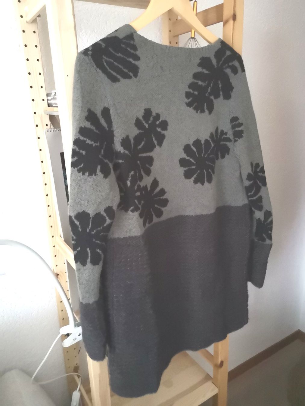 Only Giacche: ONLY elegante lange Strickjacke Gr. S oliv mit Muster – Nuovo (secondo la descrizione) da Münsingen venduto da Nik_und_Kat 4
