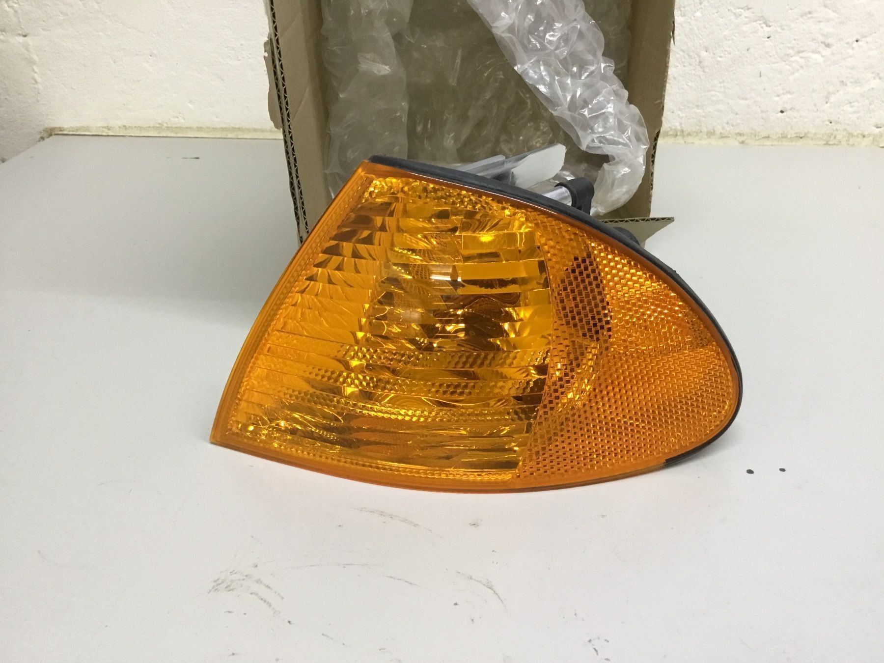 BMW Tutti pezzi di ricambio auto: BMW 3er E46 Blinker Links Limo Touring – Nuovo (secondo la descrizione) da Matzendorf venduto da Kai66