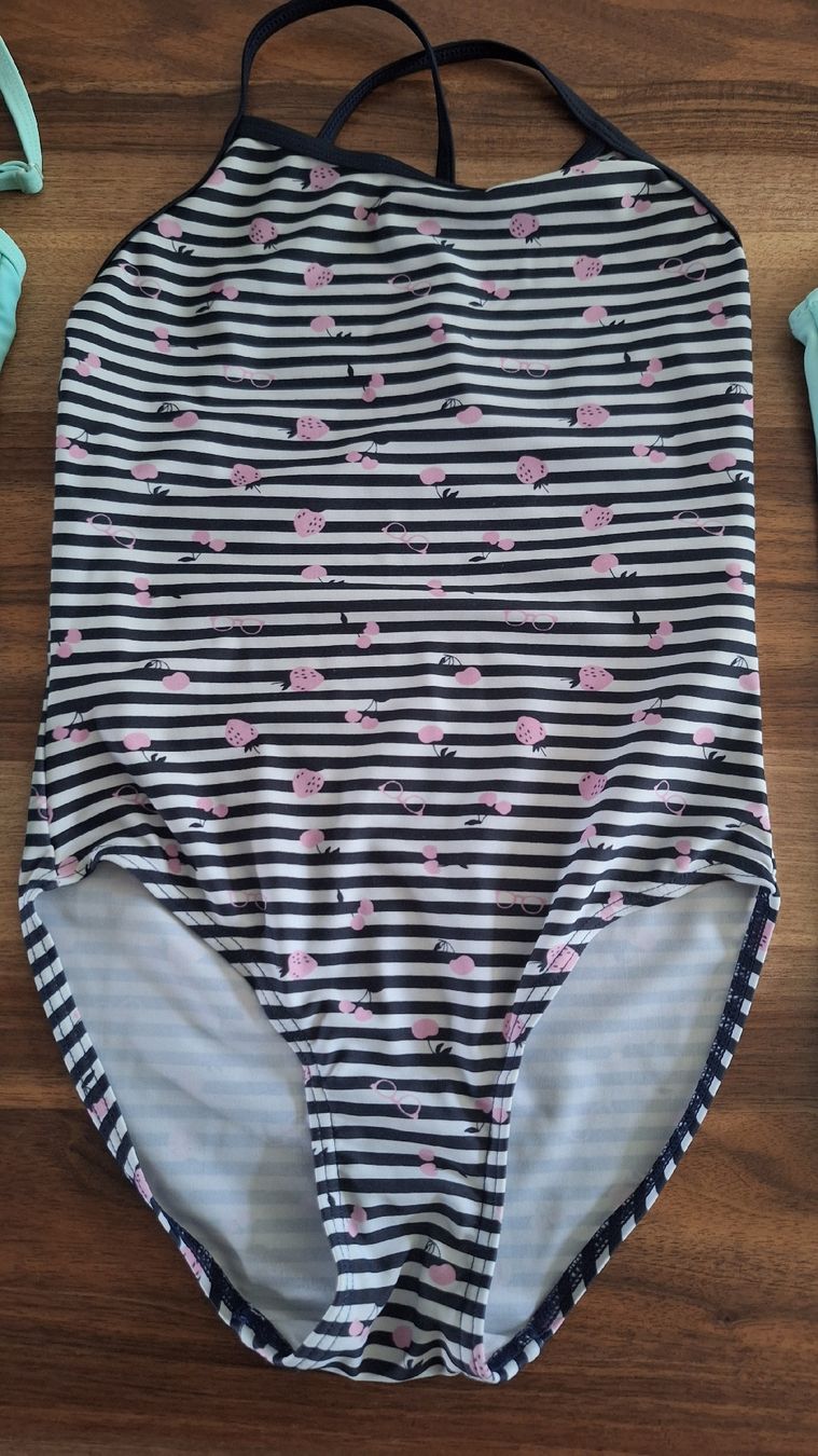 Costumi da bagno & Bikini: 3 x Mädchen Badeanzug, Gr. 134/140 – Usato da Affeltrangen venduto da Salz-Pfeffer 2