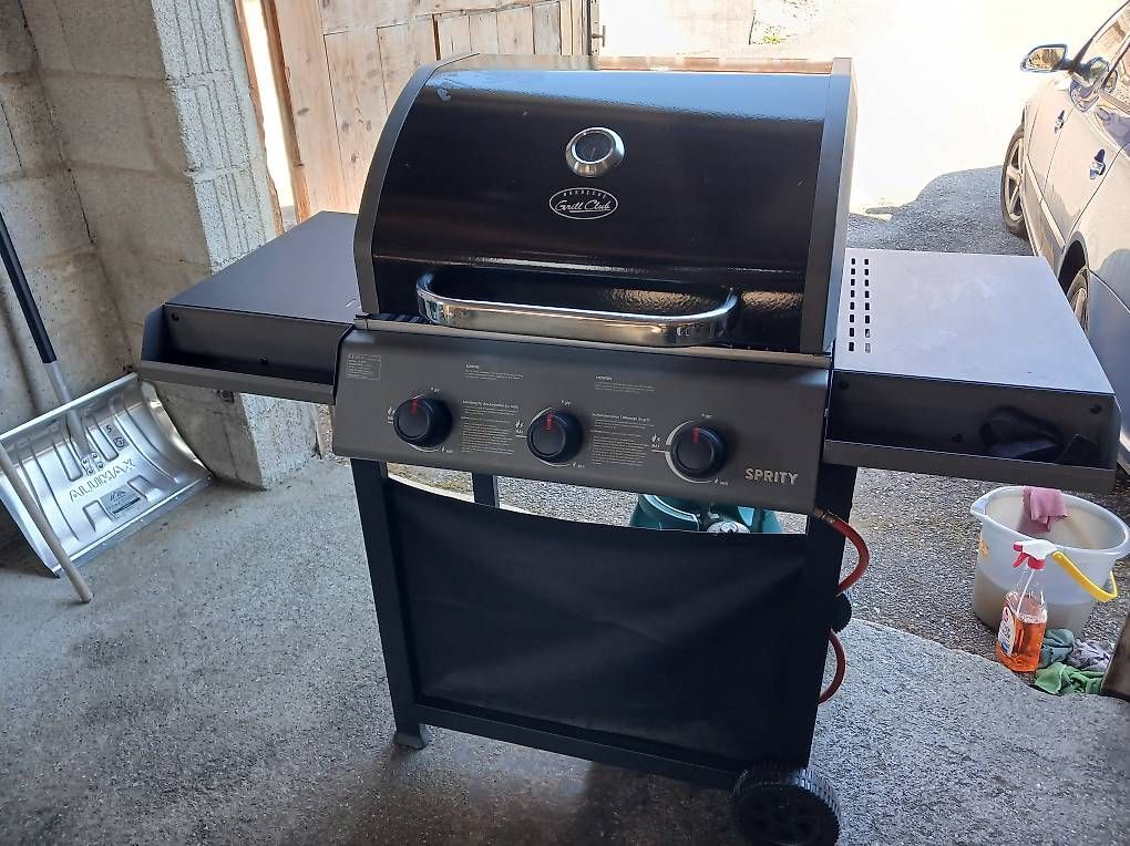 Griglie: Gasgrill zu verkaufen  – Usato da Süderen venduto da Luethi1990