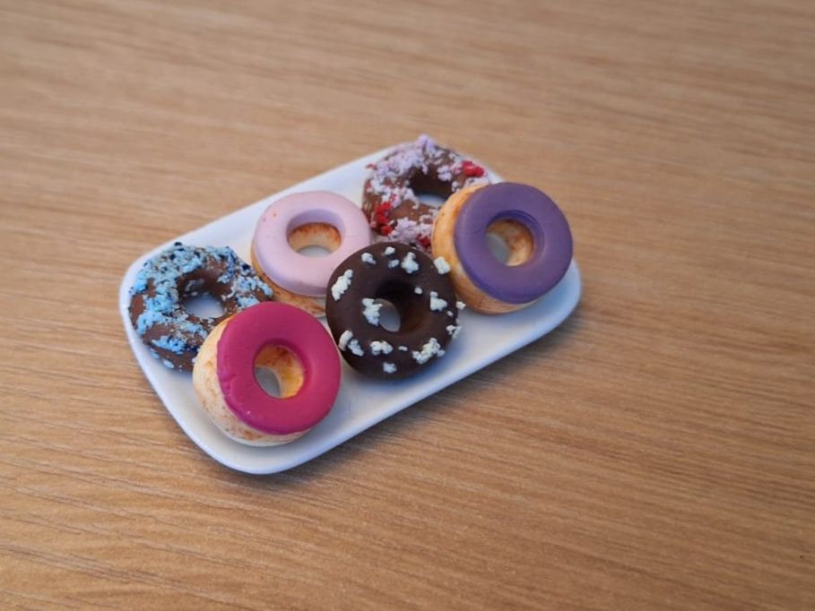 Case e mobili per bambole: Handmade Donuts Platte – Nuovo (secondo la descrizione) da Zürich venduto da HandmadeTinyFood