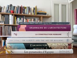 Lot de 6 ouvrages de référence – Architecture antique, Alber