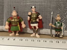 3 figurines Astérix - Romains