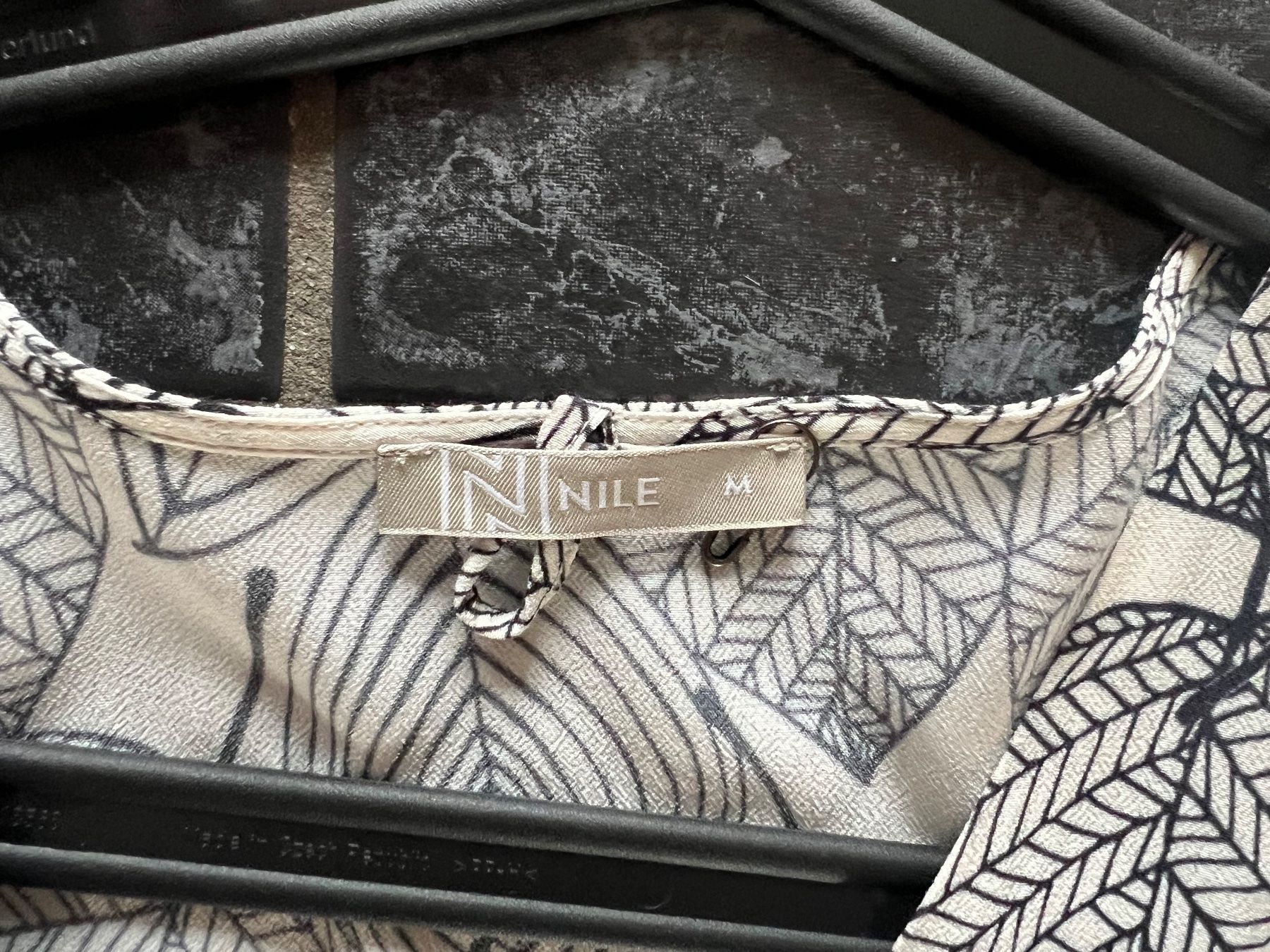 Nile Vestiti: Maxikleid mit Blättermuster, Grösse M – Nuovo (secondo la descrizione) da Horgen venduto da Hpunto 1