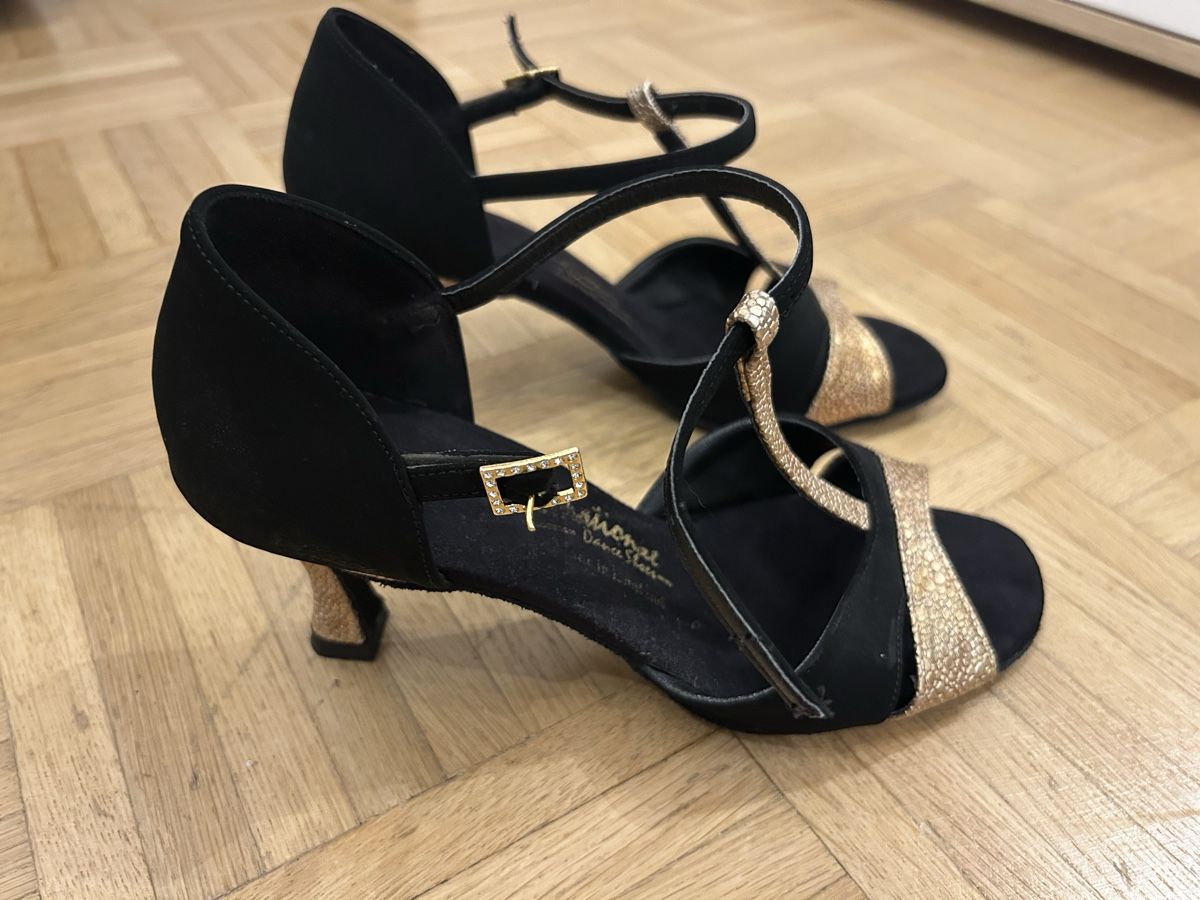 Chaussures femmes: Damen Tanzschuh – D'occasion à Laupen ZH par JasRahBee 2