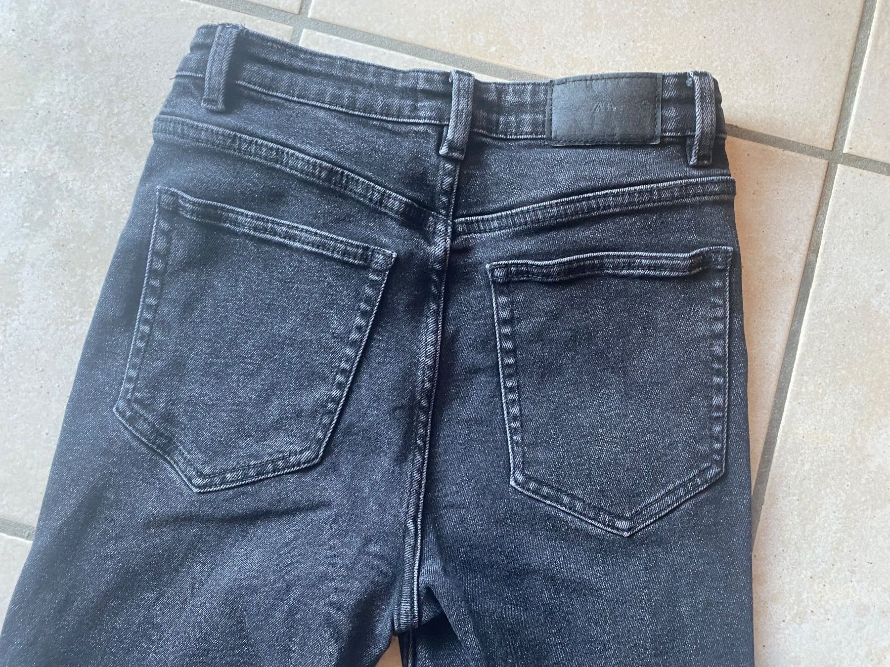 Zara Jeans: Jeans ZARA 36 schwarz stretch – D'occasion à Orpund par Mary8972 4