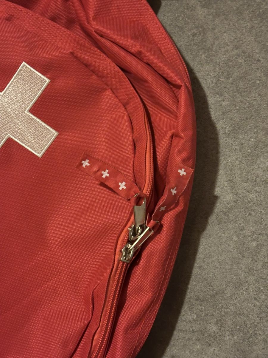 Zaini: Roter Spanset Rucksack mit Schweizerkreuz – Nuovo (secondo la descrizione) da Flanthey venduto da ale_xandra 1