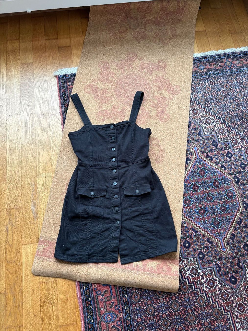 H&M Kleider: Latzhosen Kleid – Gebraucht aus Olten von mar_dg8p