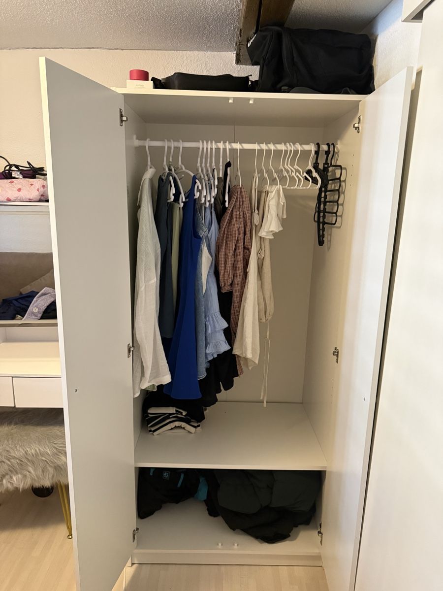 Armadietti a specchio: White Wardrobe Two Doors Good Condition 190x60x50cm – Usato da Baar venduto da luc_6ddm 1