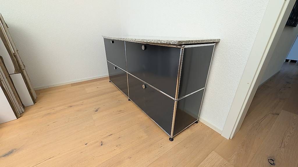 USM Commodes: USM Haller Sideboard mit Granitplatte – D'occasion à Aarwangen par Beelzebert 1