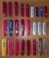 Konvolut von 25 Victorinox & 1Solingen Sackmesser