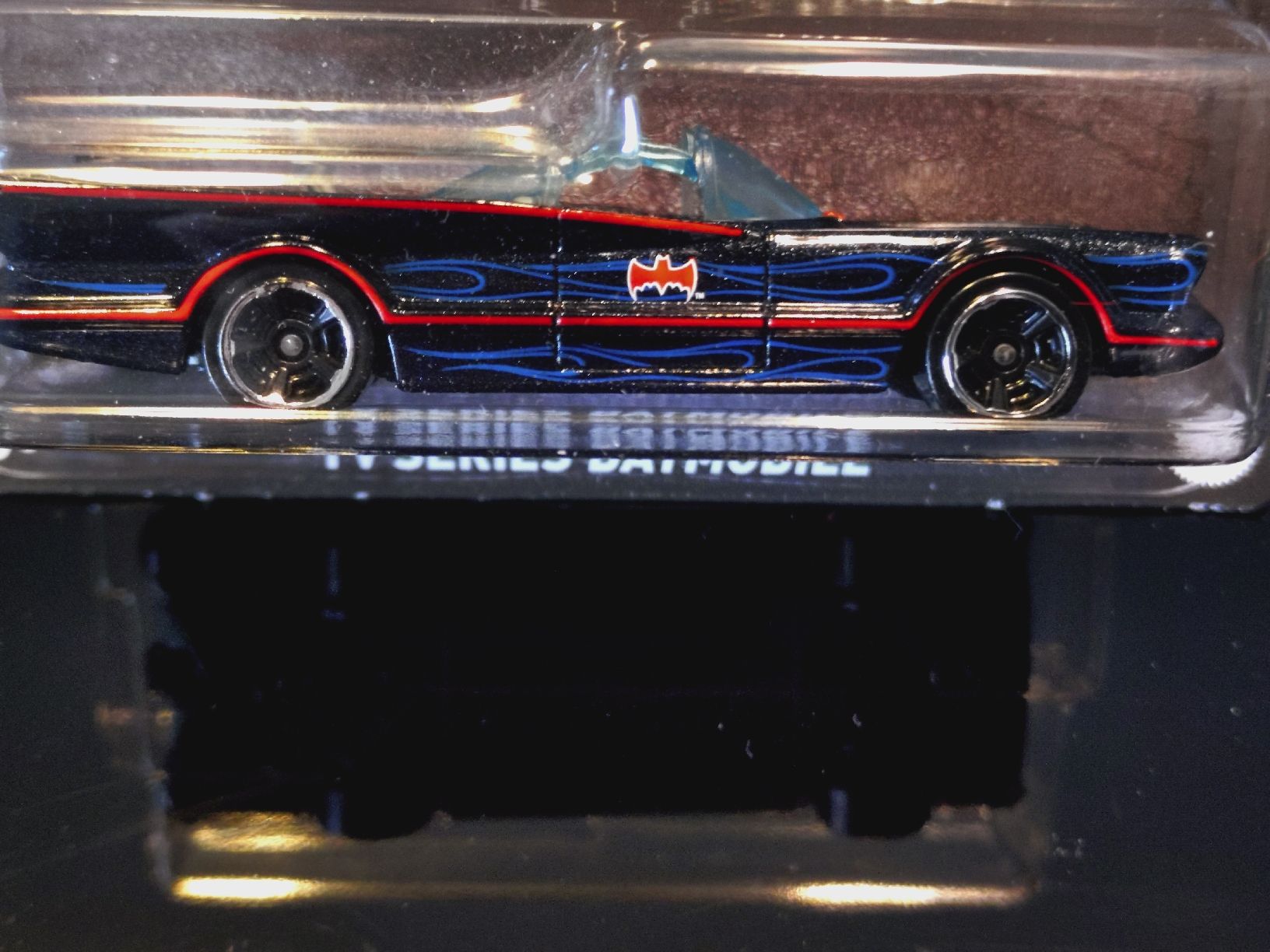 Hot Wheels Modellini d'auto: Hot Wheels TV Series Batmobile – Nuovo e nell'imballaggio originale da Zürich venduto da DiecastDude 1