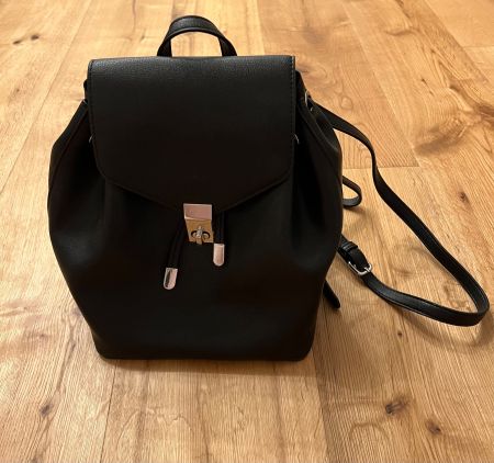 Schwarzer Rucksack