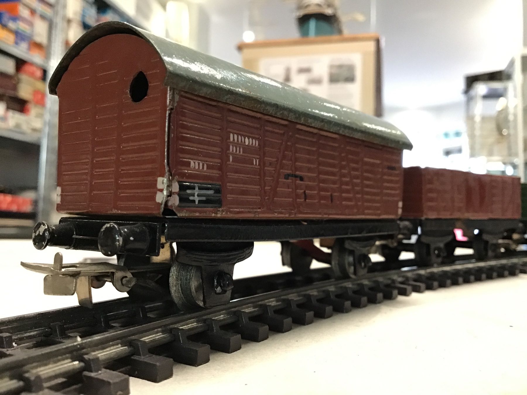 Liliput Modelleisenbahnen: LILIPUT FRÜHER GÜTERZUG BLECH/HOLZ H0 – Gebraucht aus Männedorf von Spezial-Modelle