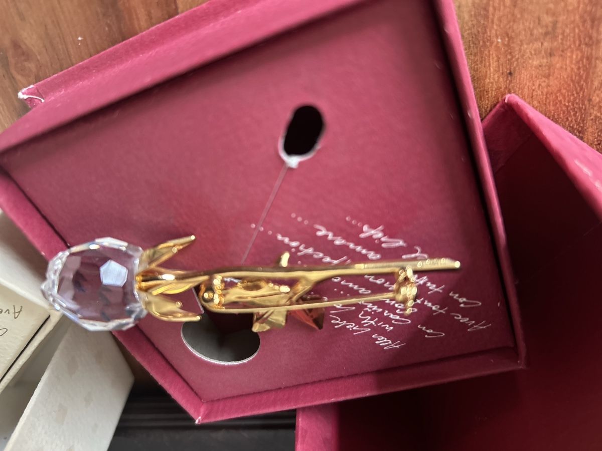Swarovski Spille & Fermagli: Swarovski Rose Brosche Gold Kristall Geschenkidee – Nuovo (secondo la descrizione) da Frauenfeld venduto da liberthy 1