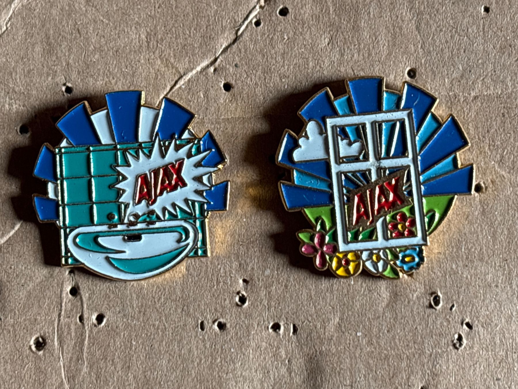 Placchette & Badge: Pins Ajax – Usato da Lützelflüh-Goldbach venduto da NicoleL.