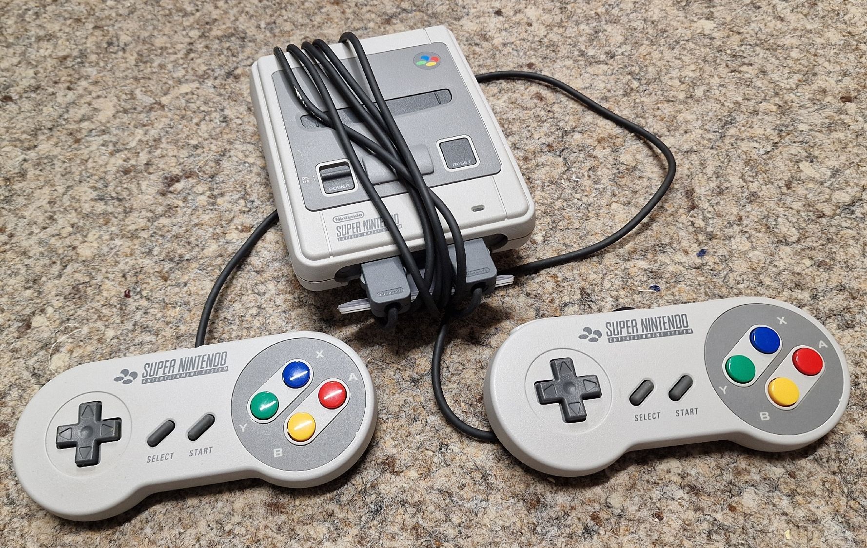 Nintendo Konsolen: Super Nintendo Classic Mini + 2 Controller (SNES MINI) – Gebraucht aus Reinach BL von