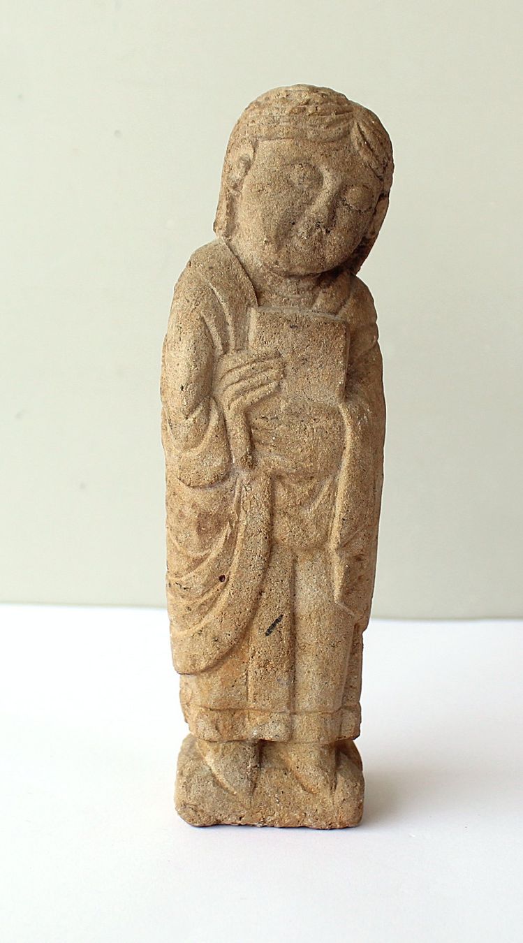 Statuette: Religiöse handgeschnitzte gotische Figur Paulus Sandstein – Usato da Zürich venduto da Auctionata 9
