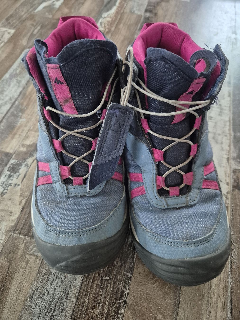 Decathlon Scarpe per ragazze: queschua Wanderschuh 22cm – Usato da Balsthal venduto da Cunny