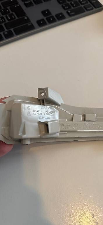 Mercedes-Benz Alle Autoersatzteile: Mercedes V-klasse W447 Blinker Spiegelblinker links – Gebraucht aus Steckborn von iva_82cr 1