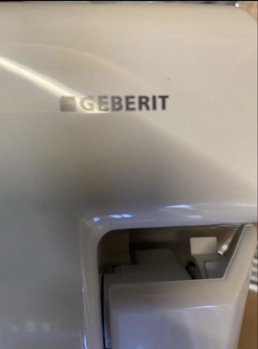 Docce: Geberit dusch wc Deckel 4000 – Usato da sargans venduto da arbon- 3
