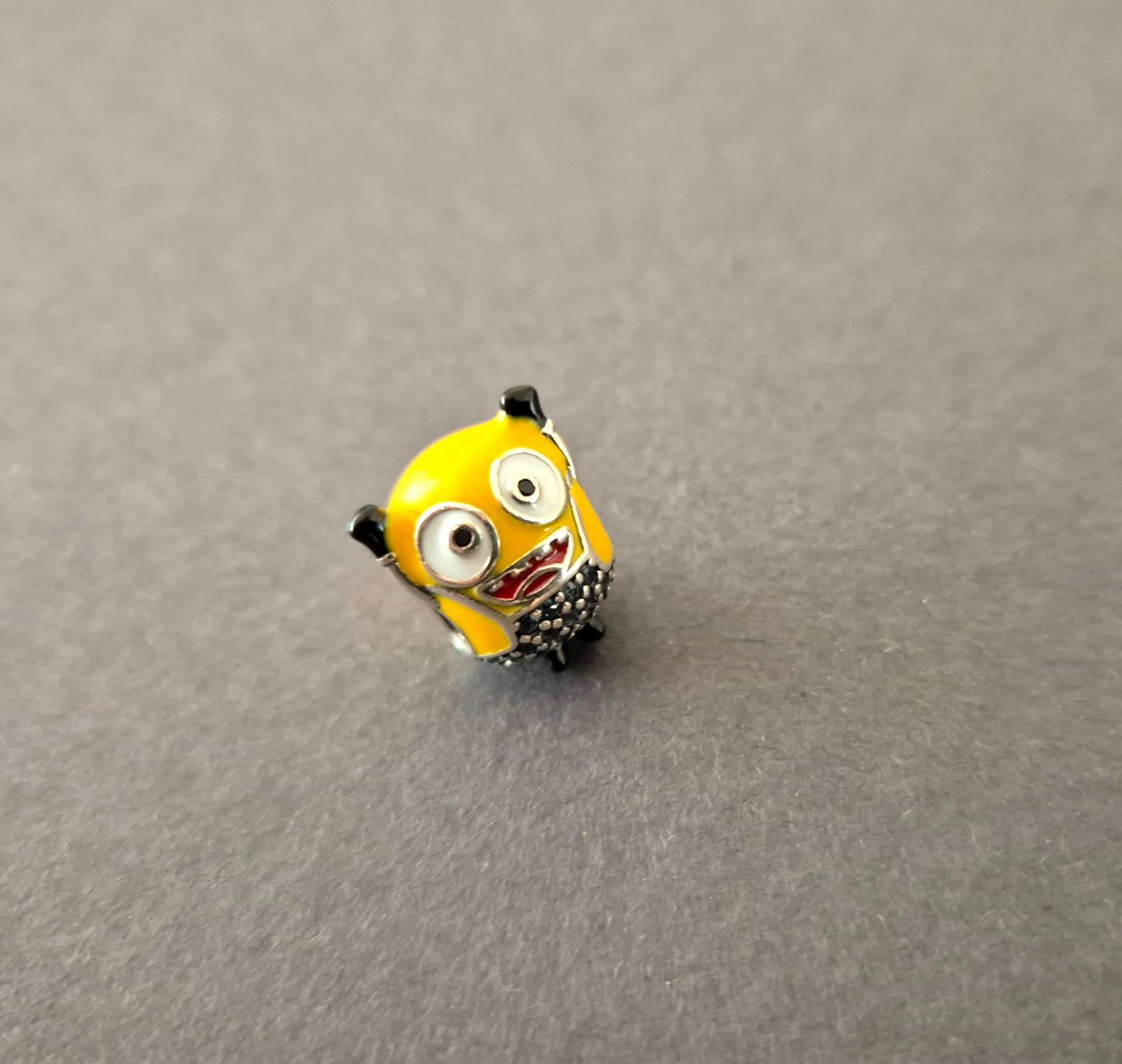 Ciondoli: Silber Charm Minion +Garantie – Nuovo (secondo la descrizione) da Rotkreuz venduto da Carbone_Bijou-Shop