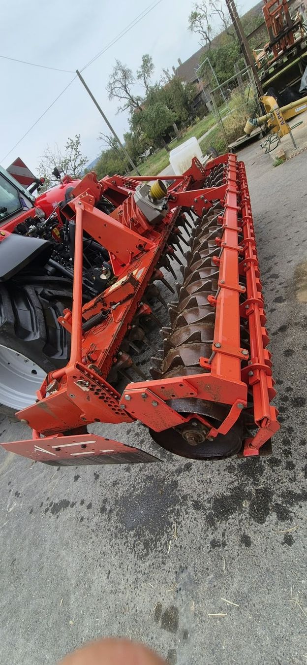 Lely Tutte le macchine: herse lely 4m – Usato da Bofflens venduto da misstigrise_98 2