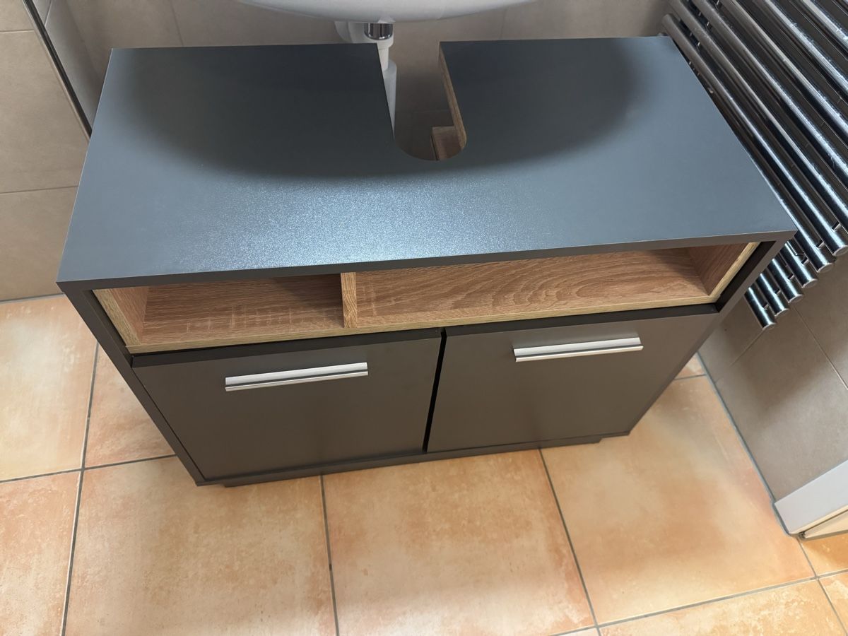 Mobili per bagno: Waschtischunterschrank grau mit Holzdetails – Usato da Löhningen venduto da nic_k7cl 2