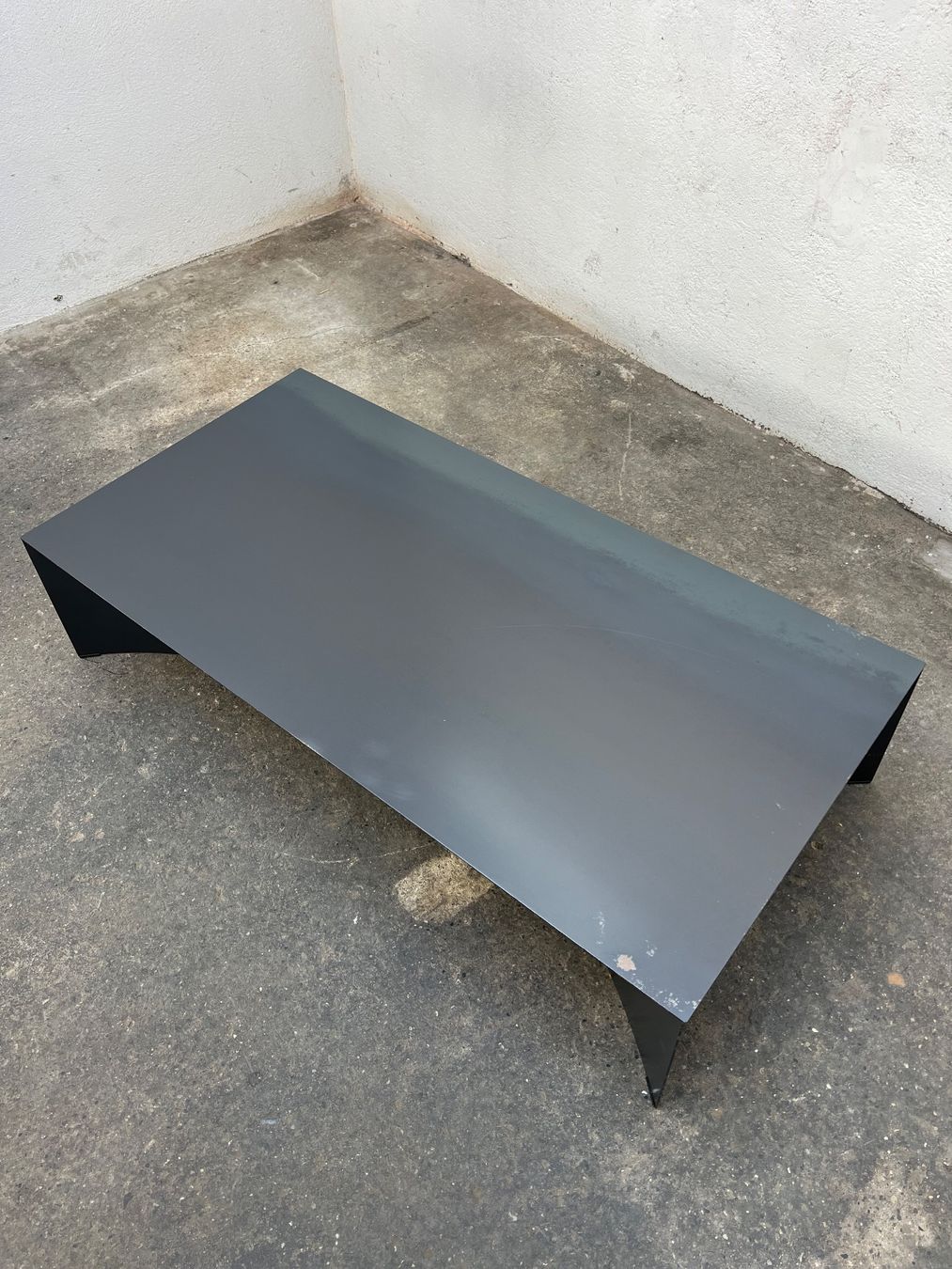 Tavoli: Table basse en acier de Guglielmo Poletti pour Desalto – Usato da Bulle venduto da ABELiAM 5