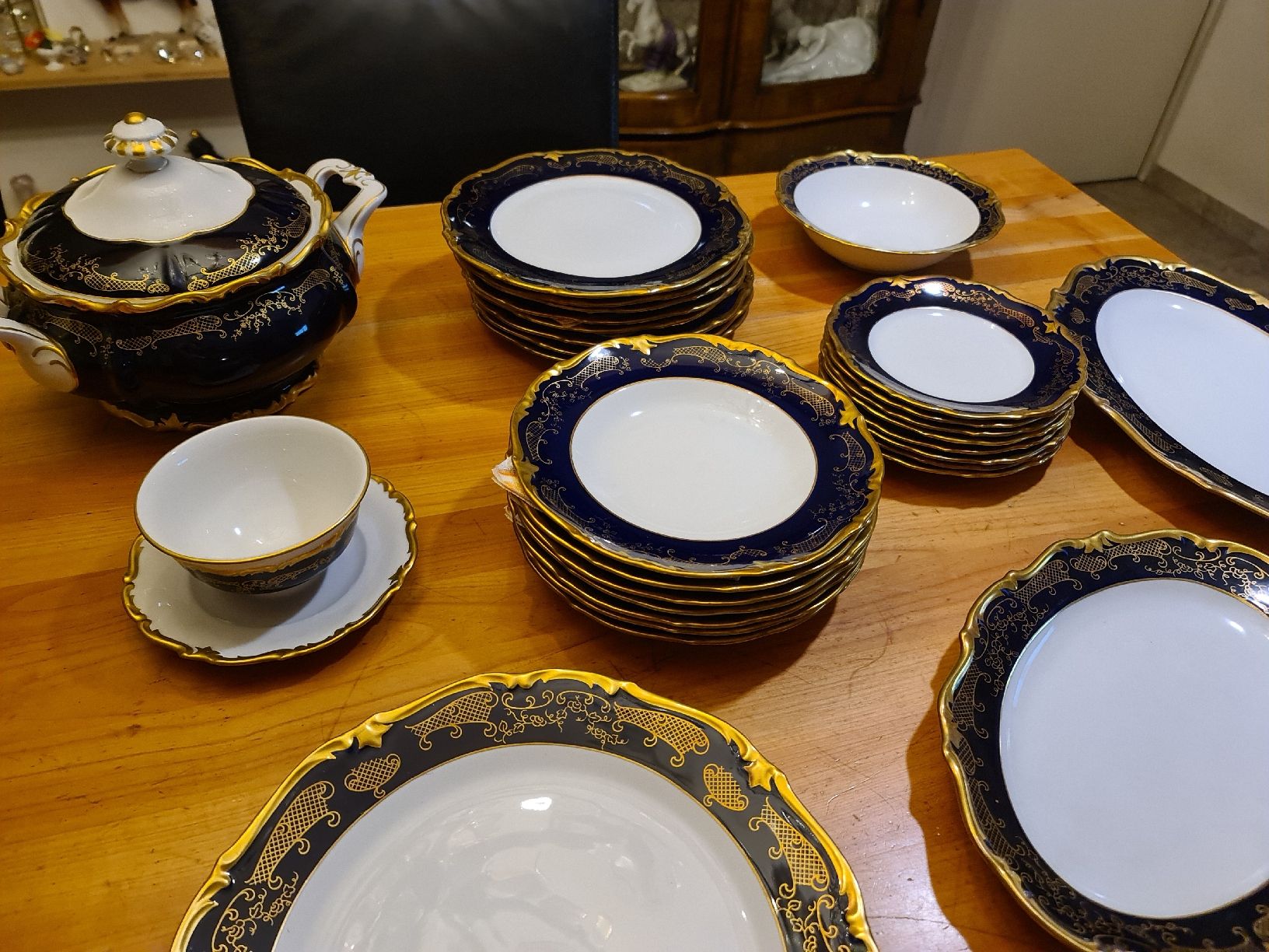 Set di piatti: Reichenbach Barock Speiseservice Kobalt Gold – Usato da henau venduto da Rockj 1