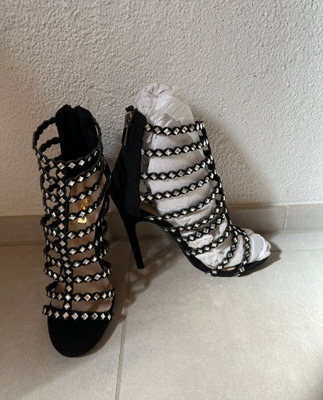 Damenschuhe: NEUE Sandalette schwarz-silber Gr. 36 - 241002 – Neu (gemäss Beschreibung) aus Küssnacht am Rigi von Schuhe-Secondhand 1