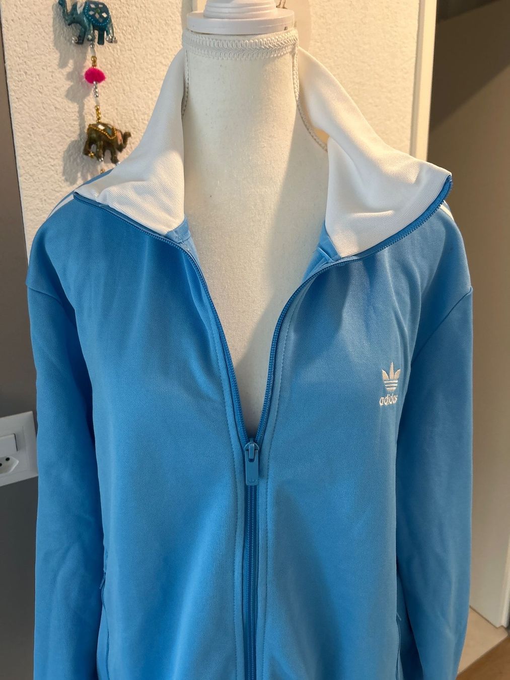 Adidas Giacche: Adidas Trainingsjacke hellblau/weiss Gr. L – Usato da Brunnen venduto da Nala2929 3