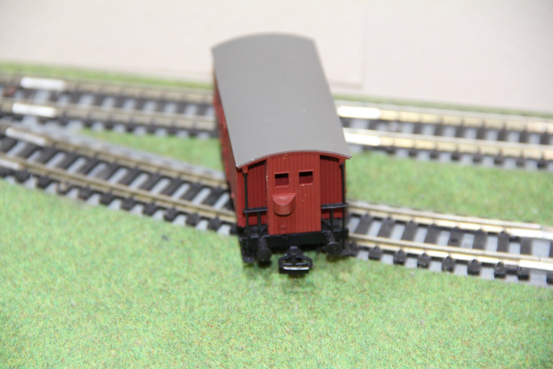 Modellini di ferrovie: Ruco 2011 gedeckter Güterwagen, H0 – Usato da Belp venduto da Tomsek 2