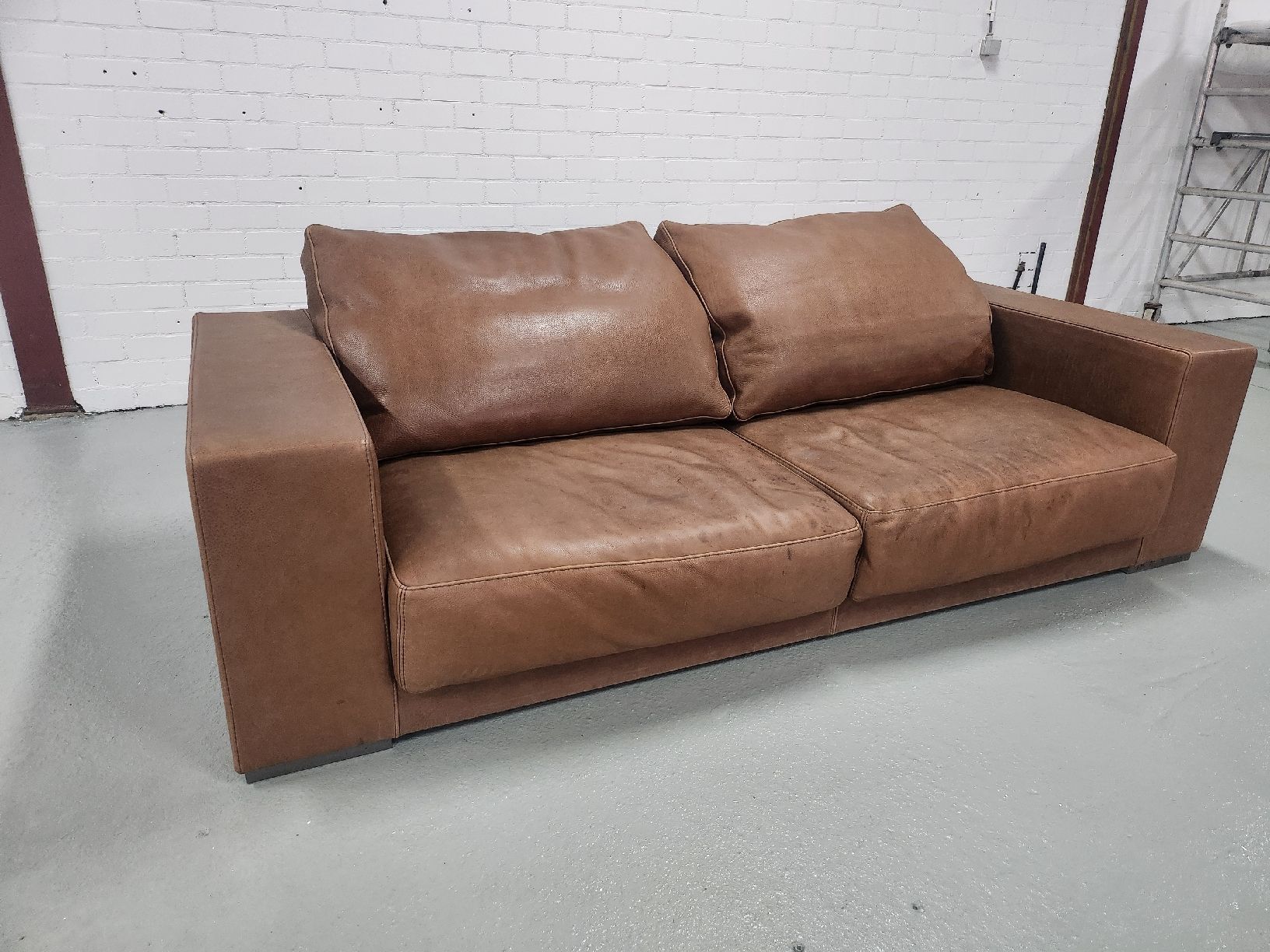 Baxter Divani: Baxter - Budapest 2-Sitzer-Sofa by Paola Navone – Usato da Nijmegen venduto da HermsenDesign 1