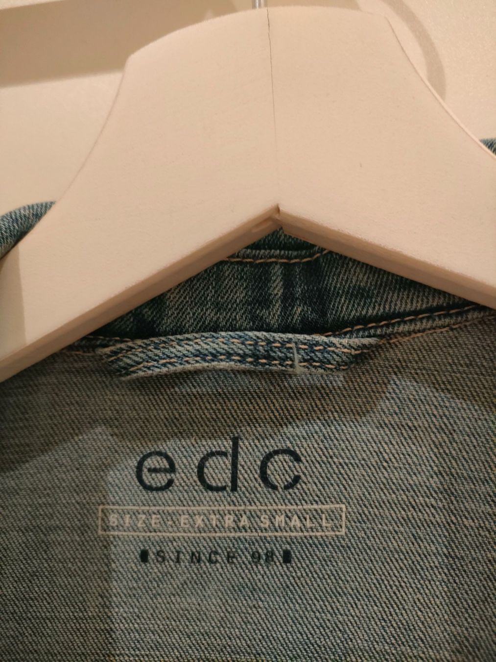 Esprit Vestes: Jeansjacke edc by Esprit – D'occasion à Ebikon par che_j7m9 3