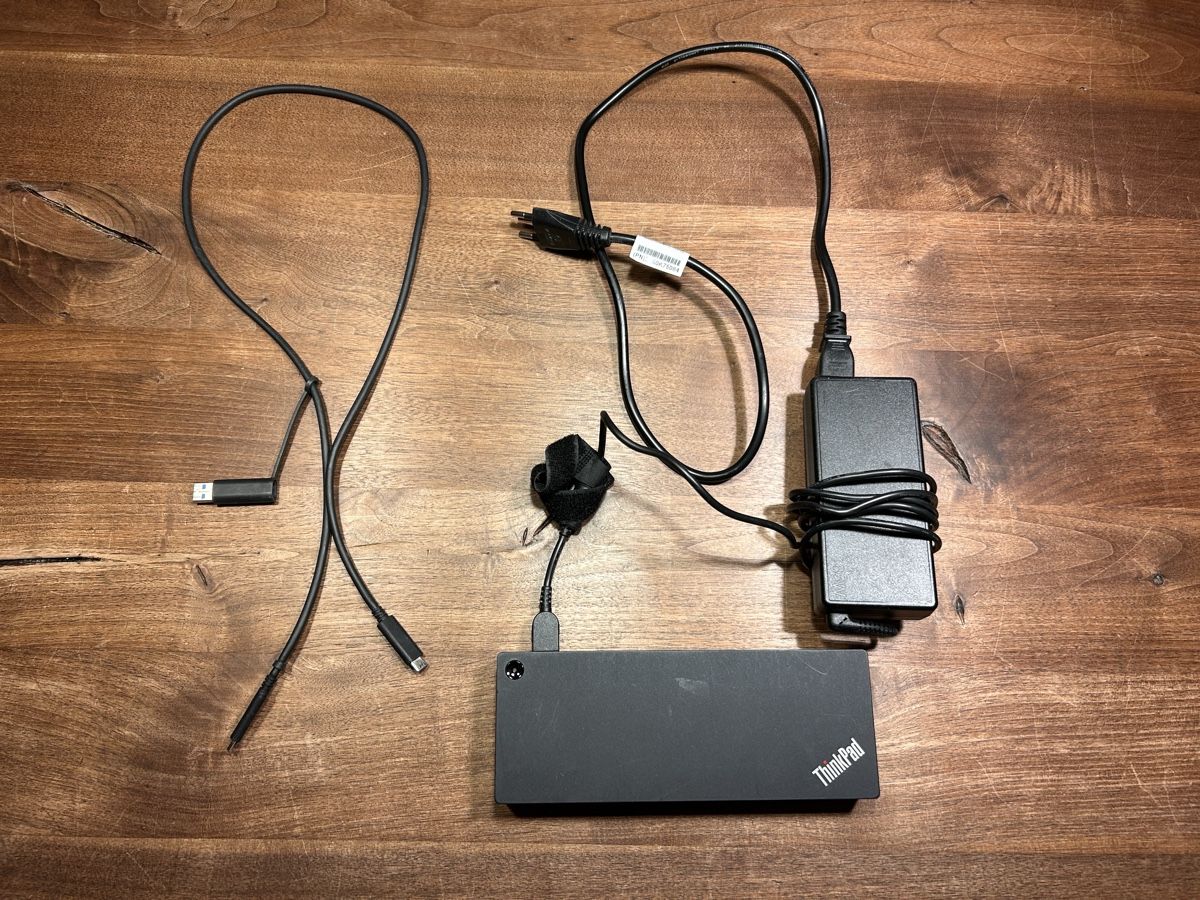 Lenovo Dockingstation: Lenovo ThinkPad Dockingstation mit Netzteil gebraucht – Gebraucht aus Neuenkirch von Stirnimann_D